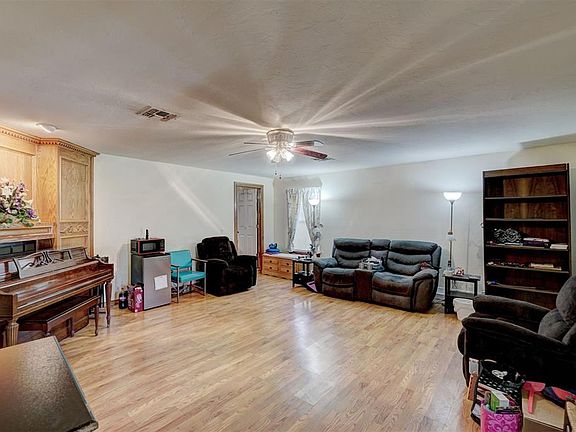 5th image of 205 Crosby Dr