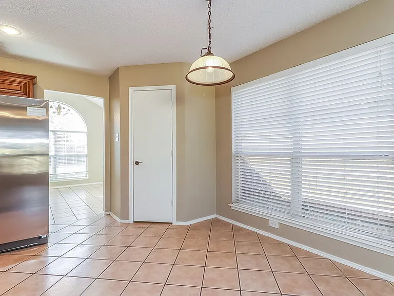 528 Cambridge Dr — Photo 6