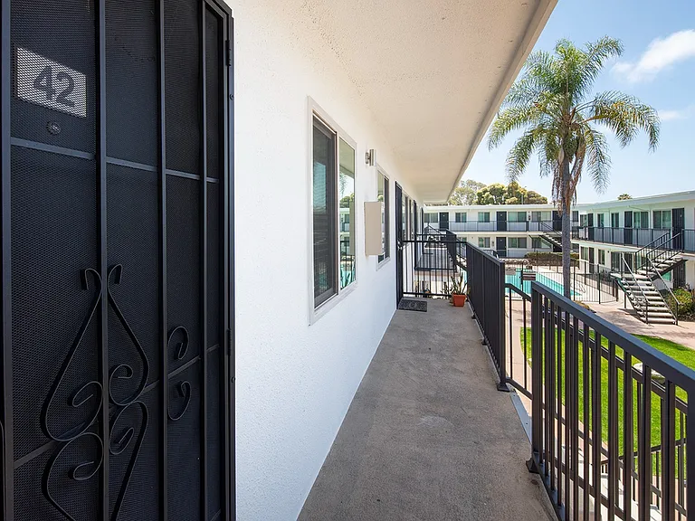 Avaz Pacific Beach — Photo 14