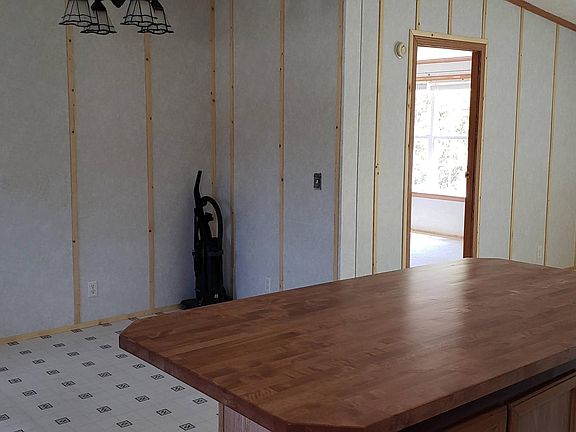 3rd image of 827 E Galley Pl