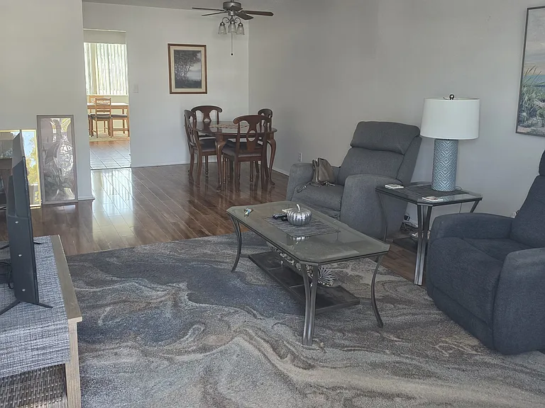 4895 Bay St NE — Photo 5