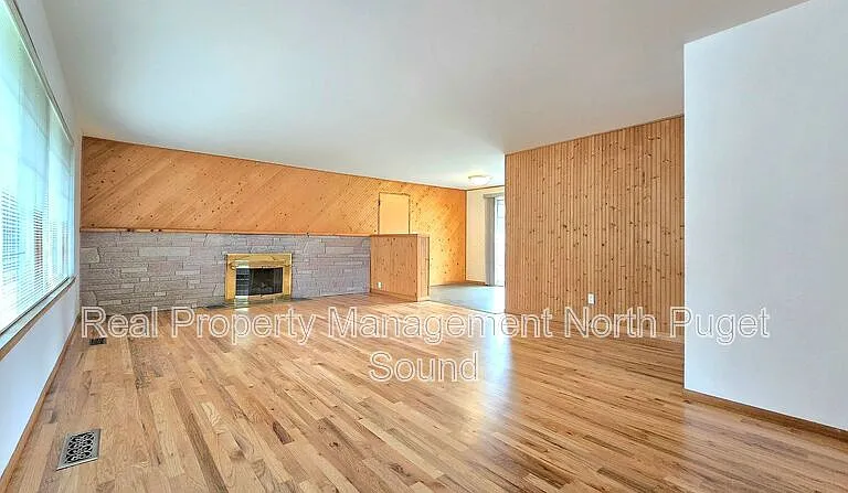 8002 W Glen Dr — Photo 3