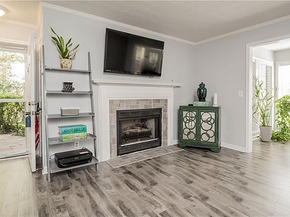 2nd image of 701 Gettysburg Pl