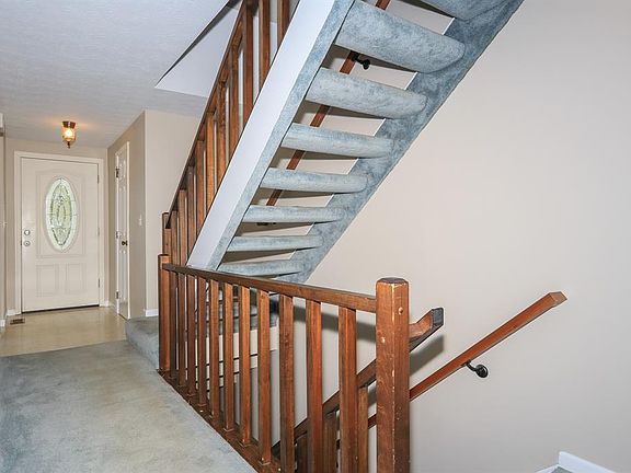 3rd image of 897 Woodlyn Dr S