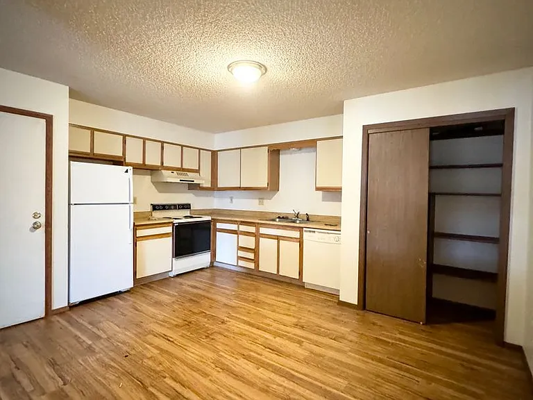 332 Terri Dr — Photo 12