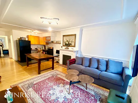 Rented by Sunrise Real Estate | media 20