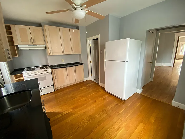 532 E 4th St #1 — Photo 5