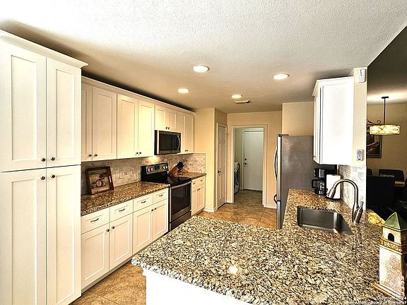 2nd image of 3932 BROOK HOLLOW DR
