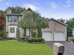 689 Line Rd, Aberdeen, NJ 07747