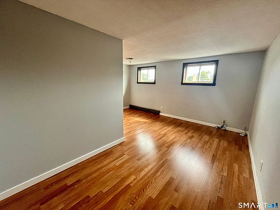 3rd image of 889 Farmington Ave #1