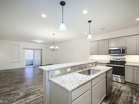 5th image of 652 Cypress Dr #31
