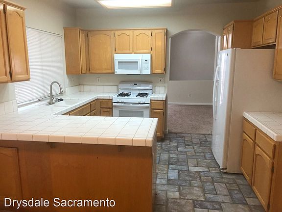 2nd image of 105 Hunter Ct