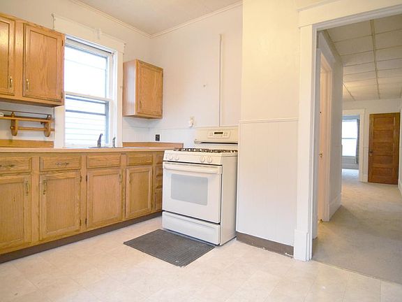 4th image of 16 Alden Ave #2