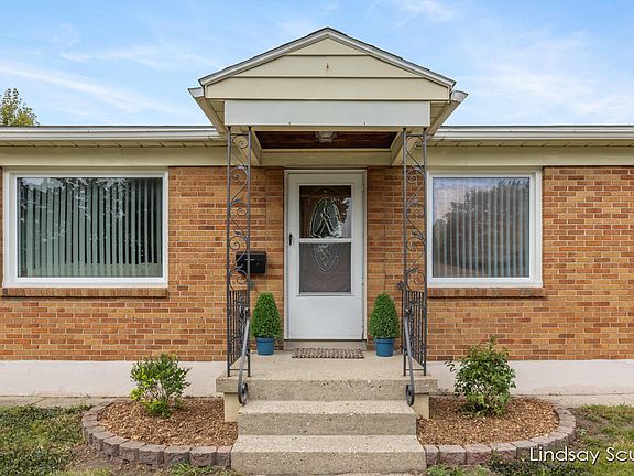 3rd image of 1101 Lake Michigan Dr NW