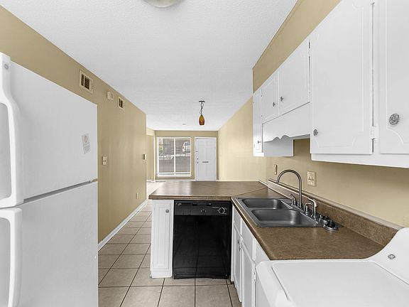 5th image of 3652 Clairmont Ave S APT 37