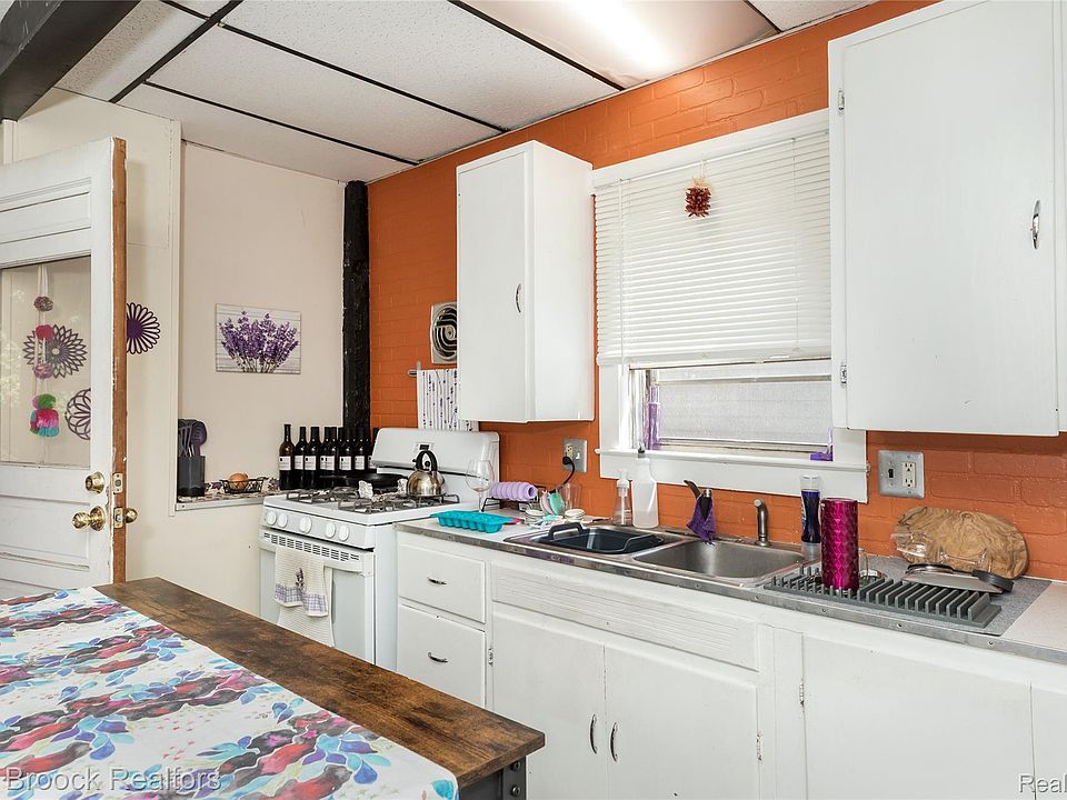 401 Pingree Blvd, photo 8