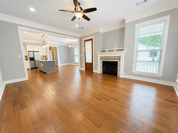 3rd image of 124 Bellegrass Blvd