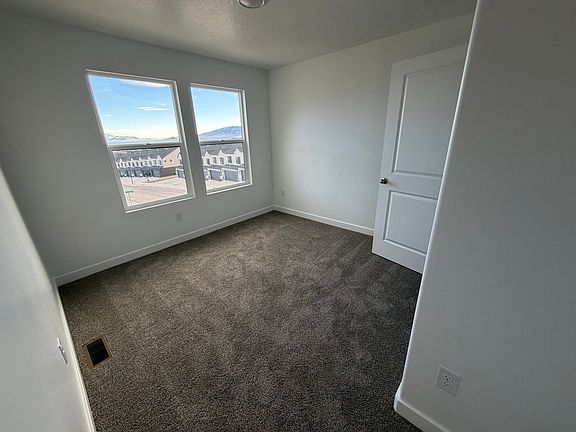 4th image of 305 E Levengrove Dr