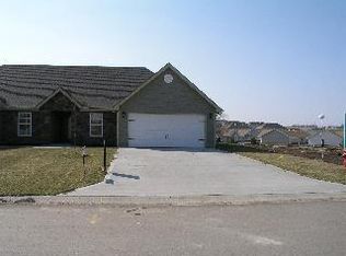 2332 Sycamore St, Tonganoxie, KS 66086