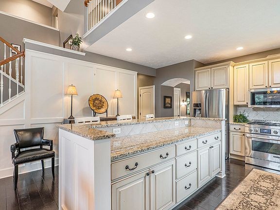 3rd image of 10 Peartree Ln NE #24