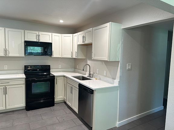 4th image of 123 Borchardt St
