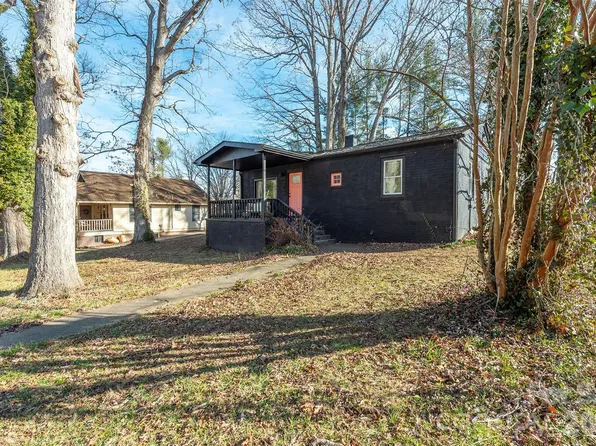 I 17th Ave, Asheville, NC 28803