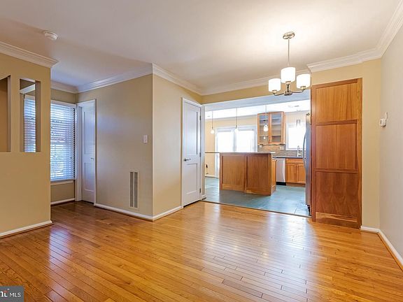 5th image of 2508 S Arlington Mill Dr APT A