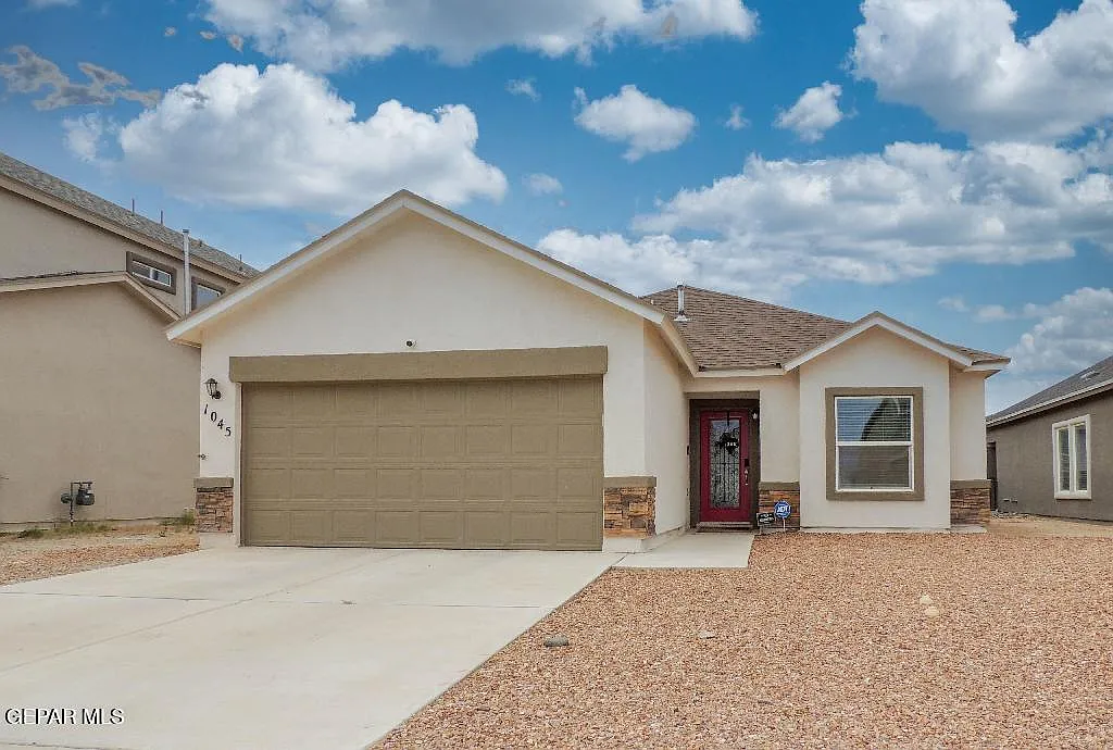 4 bed, 2.0 bath, 1658 sqft, $2,350 — Photo 1