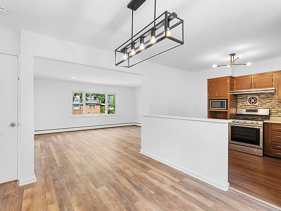 5th image of 12 Stanchak Ct Floor 2