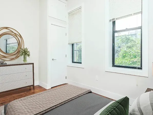 285 Cornelia Street image 3 of 10