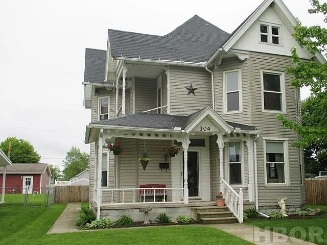 304 N Main St photo 1
