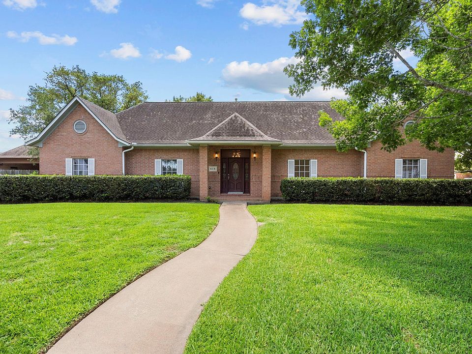 1st image of 616 Westwood Cir