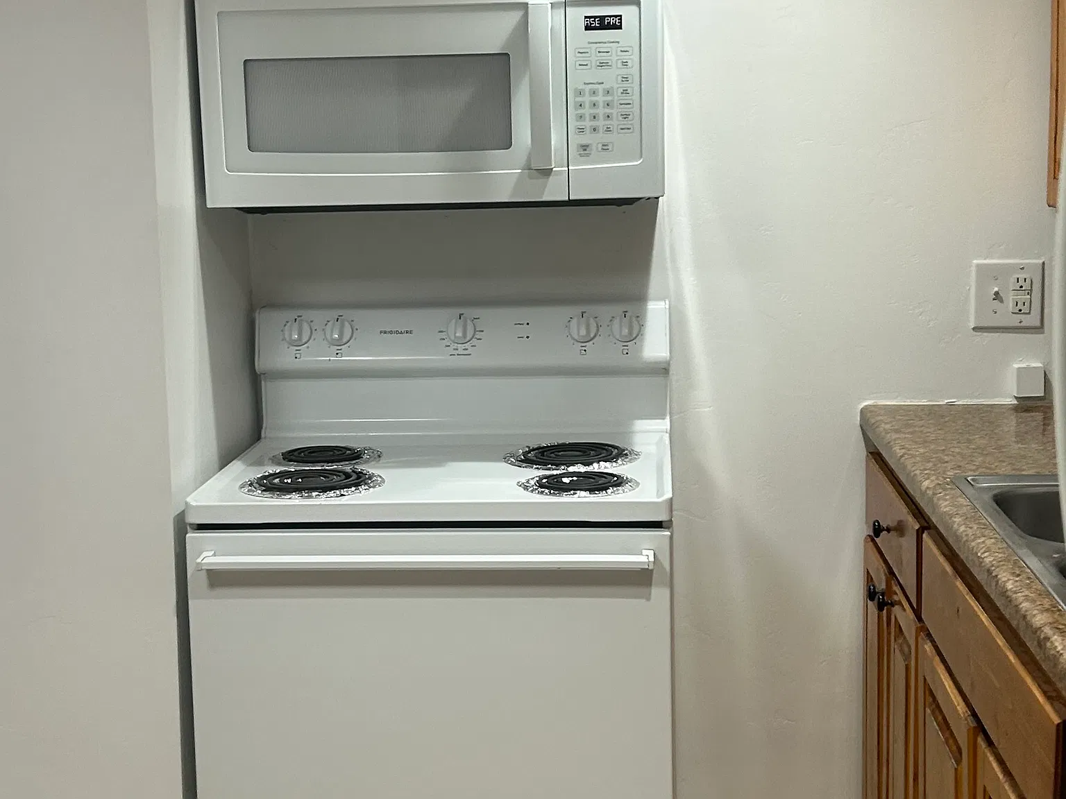 760 Grant St — Photo 3