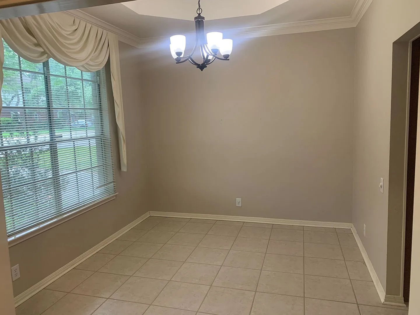 *Coming Soon* 3 Bedrooms | 2 Bathrooms | 2 Living Areas | Fireplace! — Photo 3