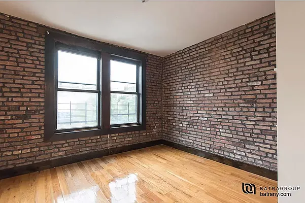 Rented by Batra Group Inc | media 25