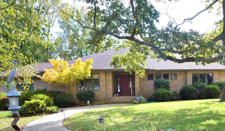 1st image of 16 W Buckingham Dr