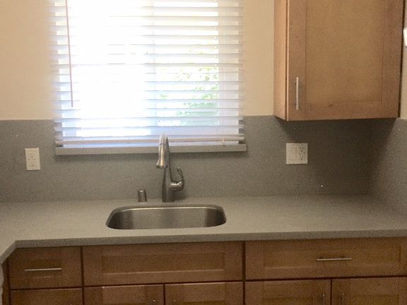 2nd image of 400 Ravenswood Ave APT 3