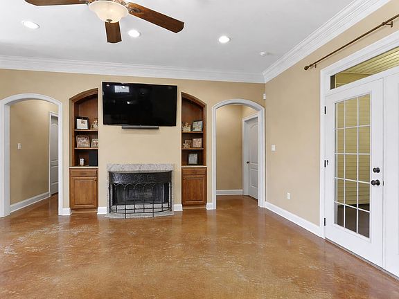4th image of 160 Samantha Dr