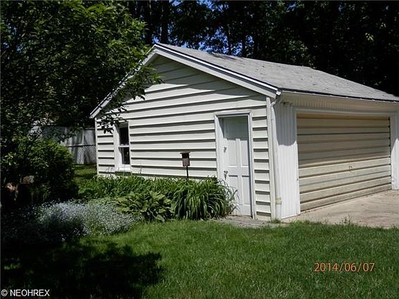 3rd image of 372 Fairwood Cir