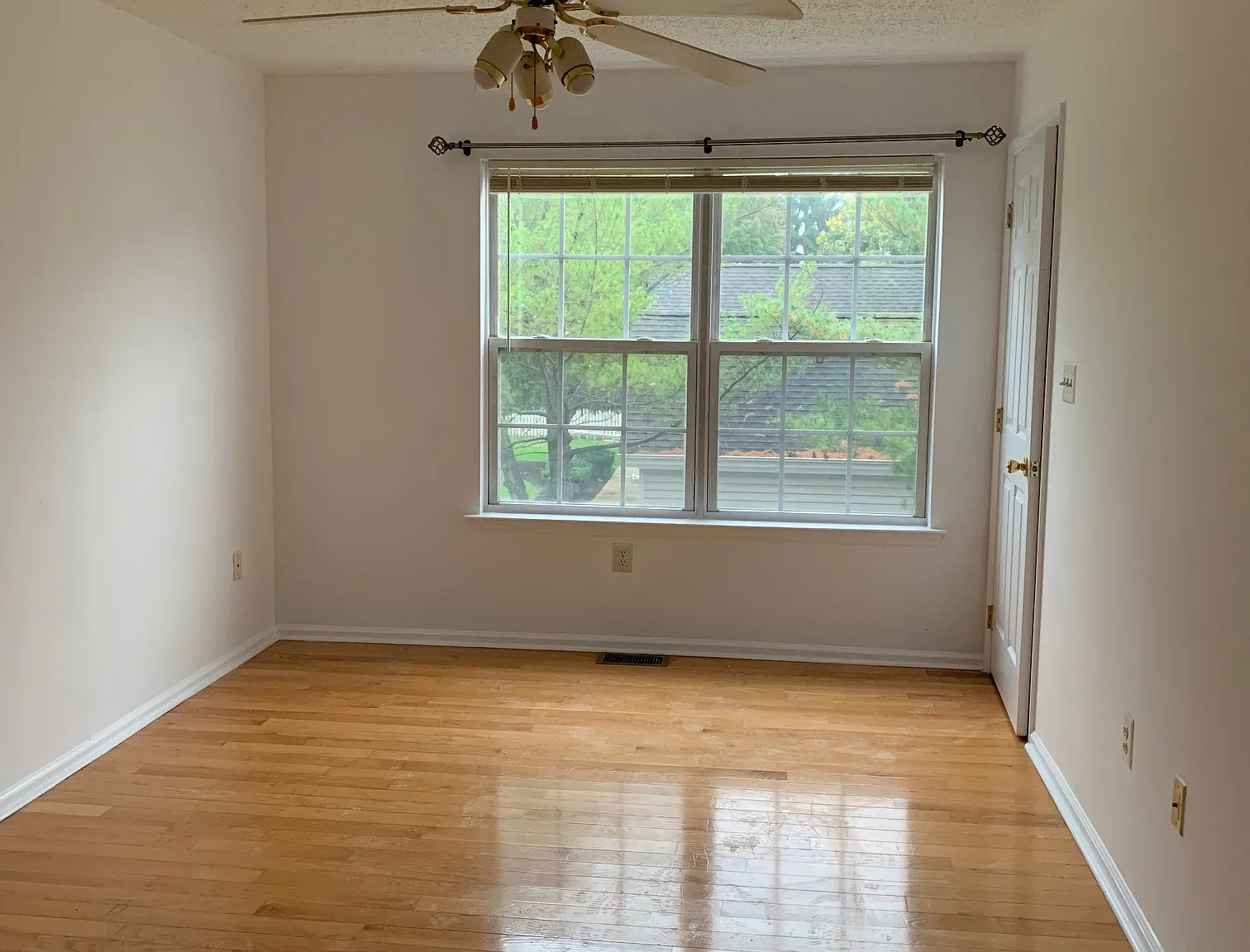 2 bed, 1056 sqft, $2,550 — Photo 2