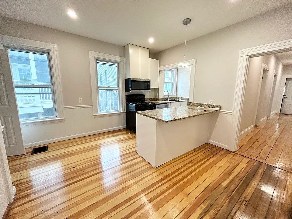 Buttonwood St