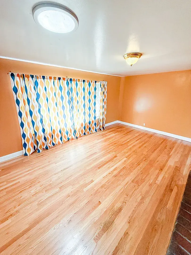 Beautiful 3-Bedroom Mid-Century Ranch in Oakland - Expansive Garden & Modern Updates — Photo 4