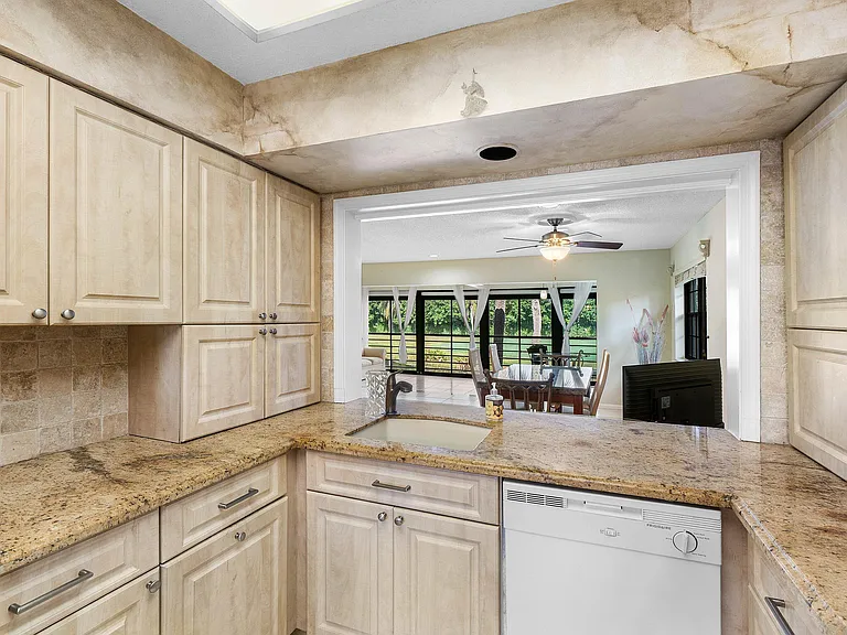 6446 Aspen Glen Cir — Photo 15