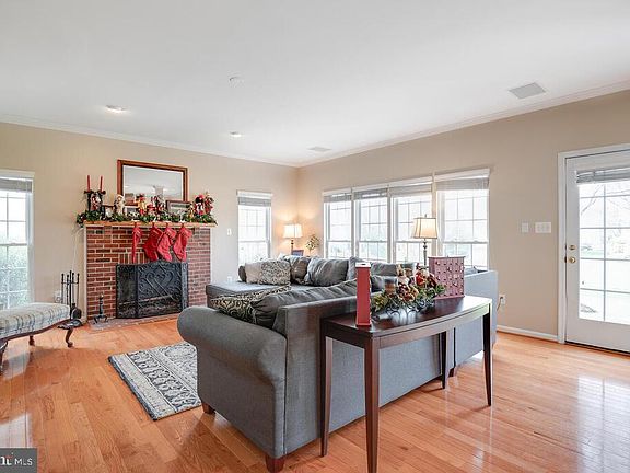 2nd image of 914 Sand Brook Ct