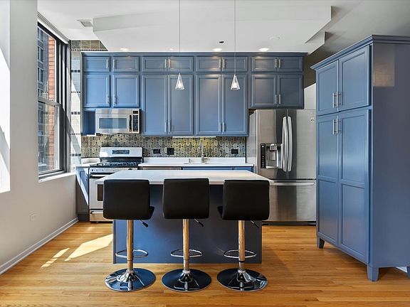 4th image of 208 W Washington St APT 2013
