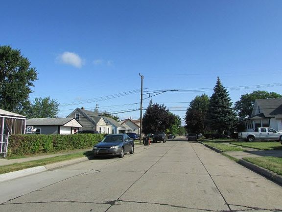 5th image of 28222 Schram St