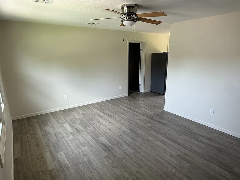 42 Halsey Dr — Photo 3