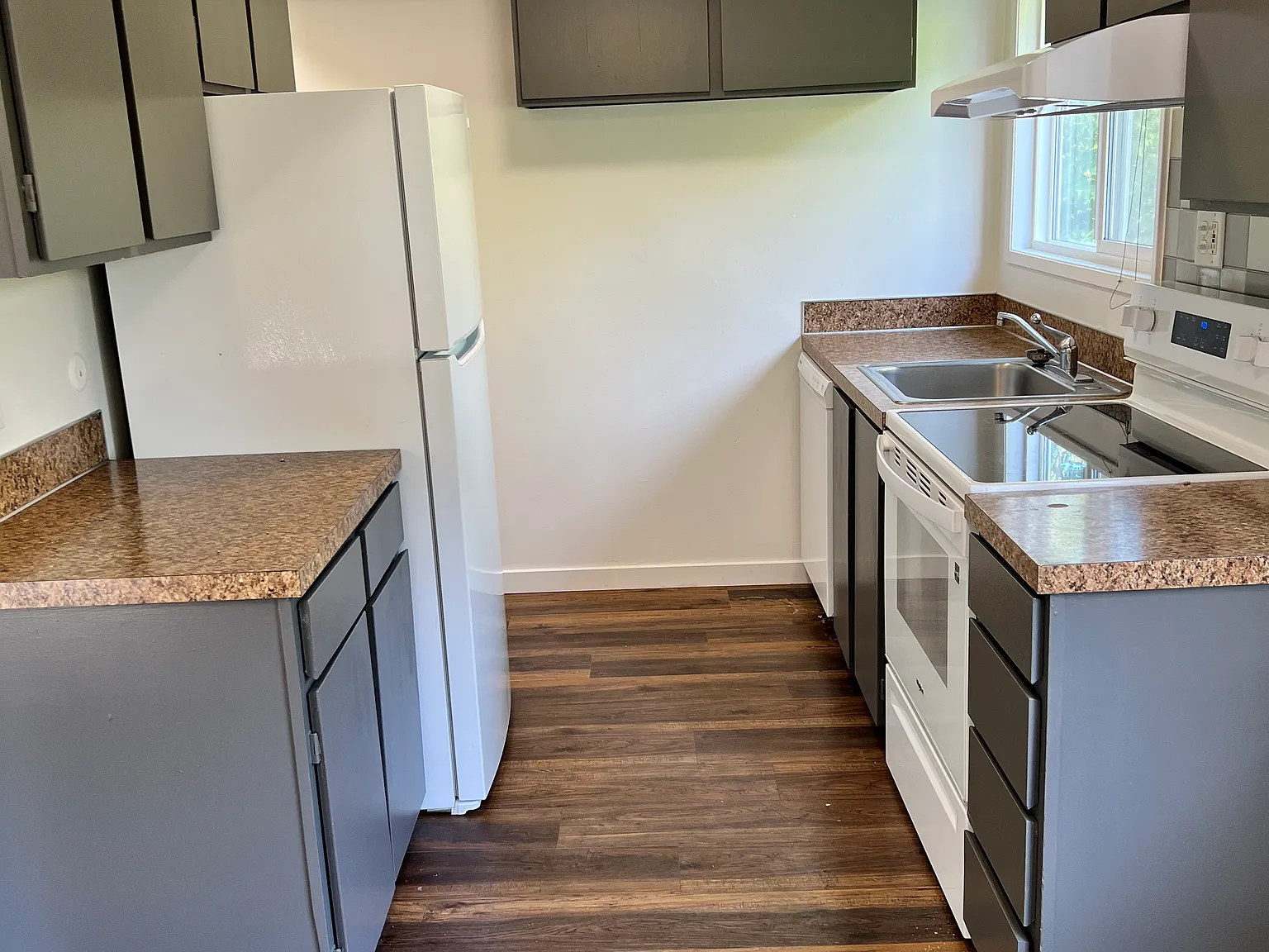 3 bed, $2,100 — Photo 4
