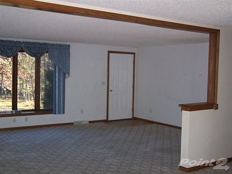 139 S Rangeline Living room