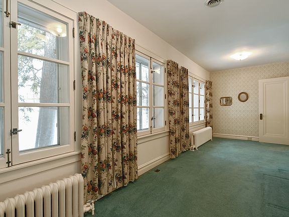 3rd image of 908 Argyle Ave